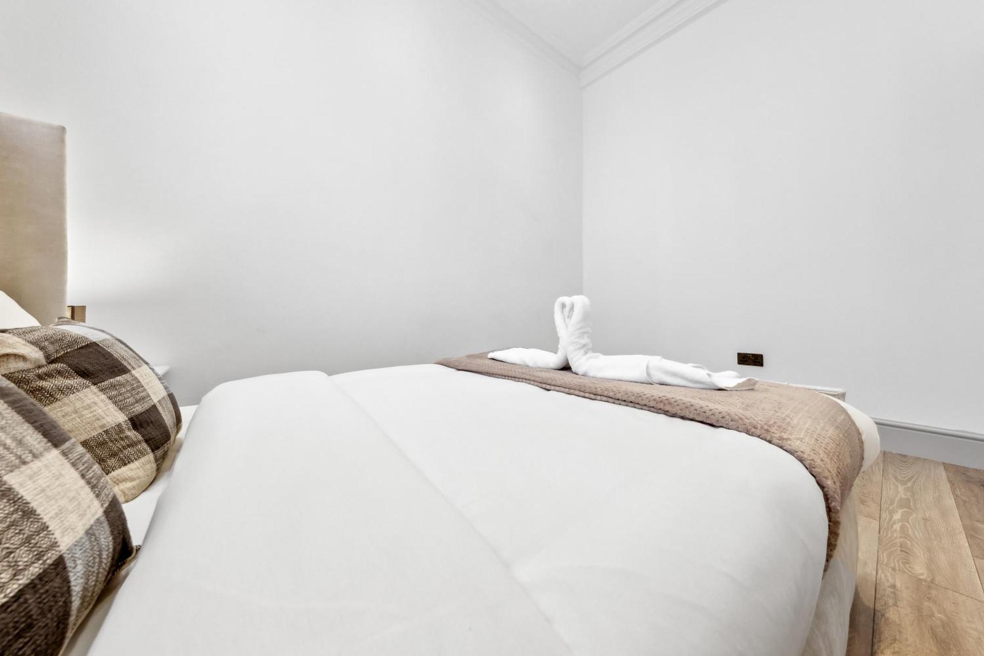 Apartment Minimalist Luxe 2br Designer Retreat In Prime Kensington For 6 Next To Station Harrods